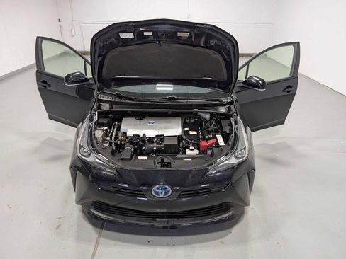 Used 2021 Toyota Prius L Eco w/ Carpet Mat Package (TMS) image 13