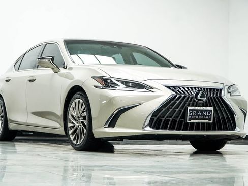 Used 2022 Lexus ES 350 Ultra Luxury w/ Accessory Package 2 FWD image 4