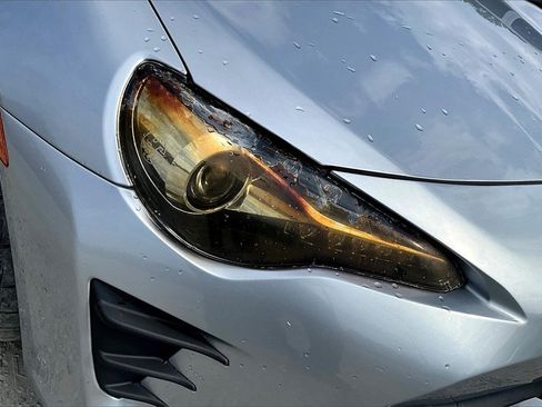 Used 2018 Toyota 86 image 25