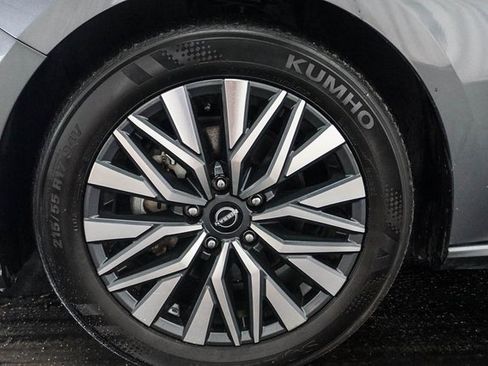 Used 2024 Nissan Altima 2.5 SV image 4