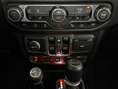 Used 2019 Jeep Wrangler Unlimited Rubicon AWD/4WD image 18