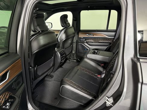 Used 2022 Jeep Grand Cherokee Summit w/ Advanced Protech Group IV AWD/4WD image 21