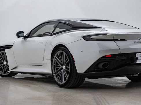 Used 2024 Aston Martin DB12 Coupe image 18