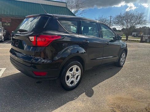 Used 2019 Ford Escape S image 5