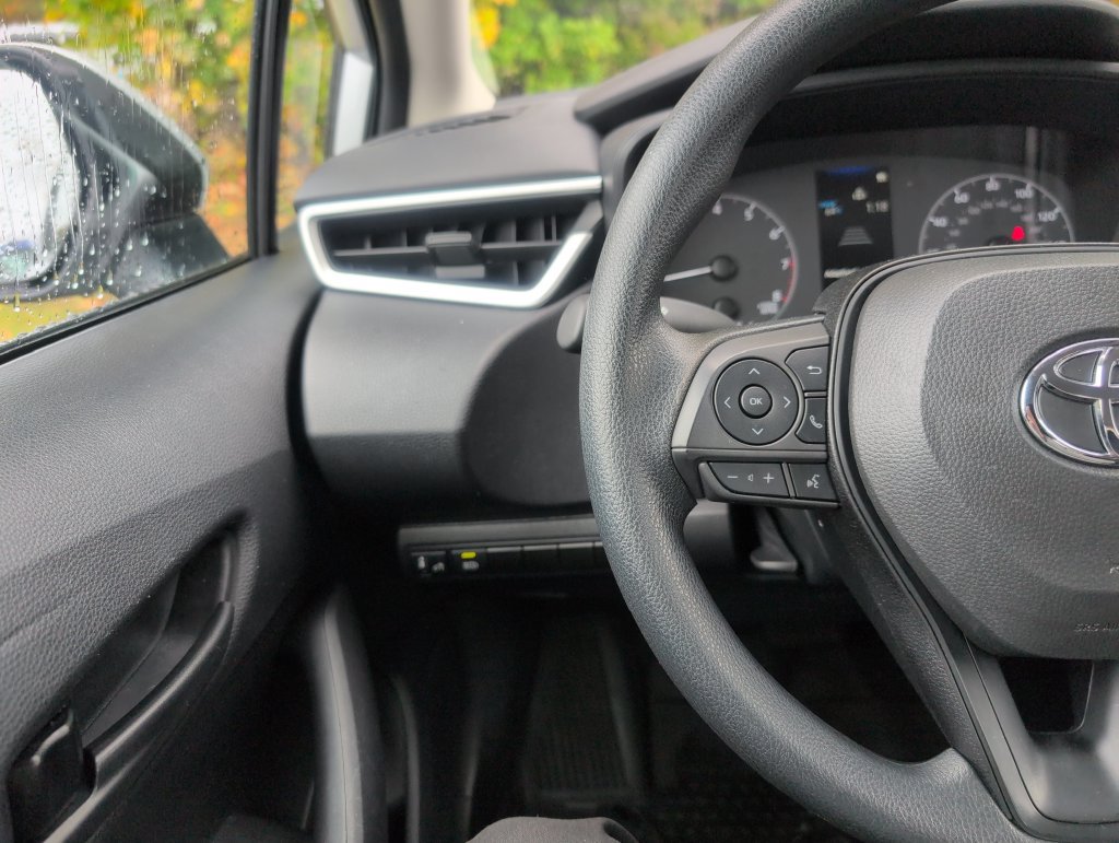 Used 2024 Toyota Corolla LE FWD image 17