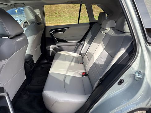 Used 2021 Toyota RAV4 XLE Premium image 23