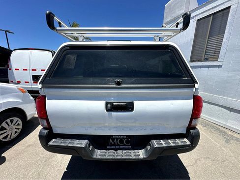 Used 2022 Toyota Tacoma SR RWD image 5