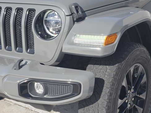 Used 2021 Jeep Wrangler Unlimited Sahara image 11
