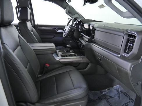 Used 2024 Chevrolet Silverado 1500 LTZ AWD/4WD image 9