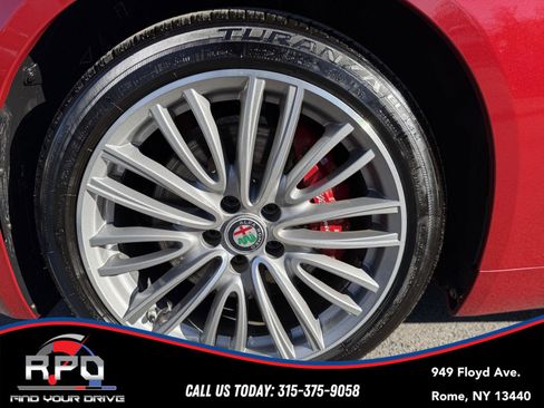 Used 2019 Alfa Romeo Giulia Ti w/ Quick Order Package 22X Lusso image 9