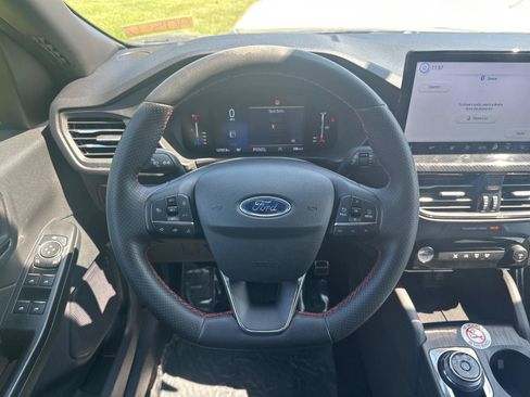 Used 2024 Ford Escape ST-Line w/ Tech Pack #1 AWD/4WD image 7