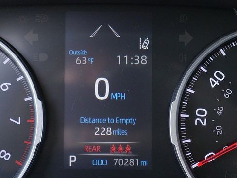 Used 2021 Toyota RAV4 XLE Premium image 28