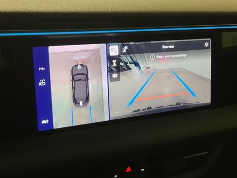 New 2026 Porsche Macan Electric RWD image 23