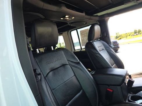 Used 2022 Jeep Wrangler Unlimited Sahara w/ Cold Weather Group AWD/4WD image 43