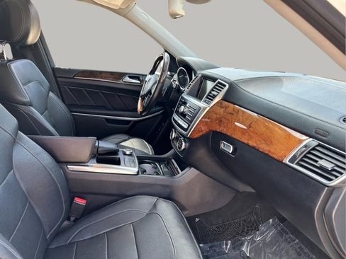 Used 2014 Mercedes-Benz GL 550 4MATIC image 27