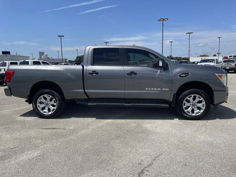 Used 2024 Nissan Titan SV w/ SV Convenience Package AWD/4WD image 3