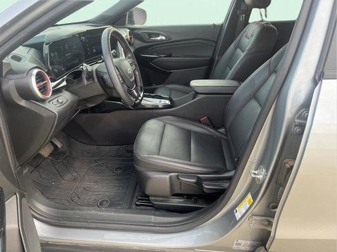 Used 2025 Chevrolet Trax RS w/ Driver Confidence Package image 18