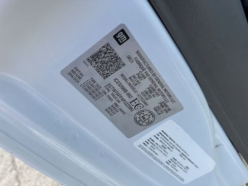 Used 2023 GMC Savana 2500 image 27