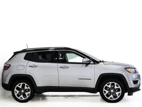 Used 2018 Jeep Compass Limited w/ Navigation Group AWD/4WD image 4