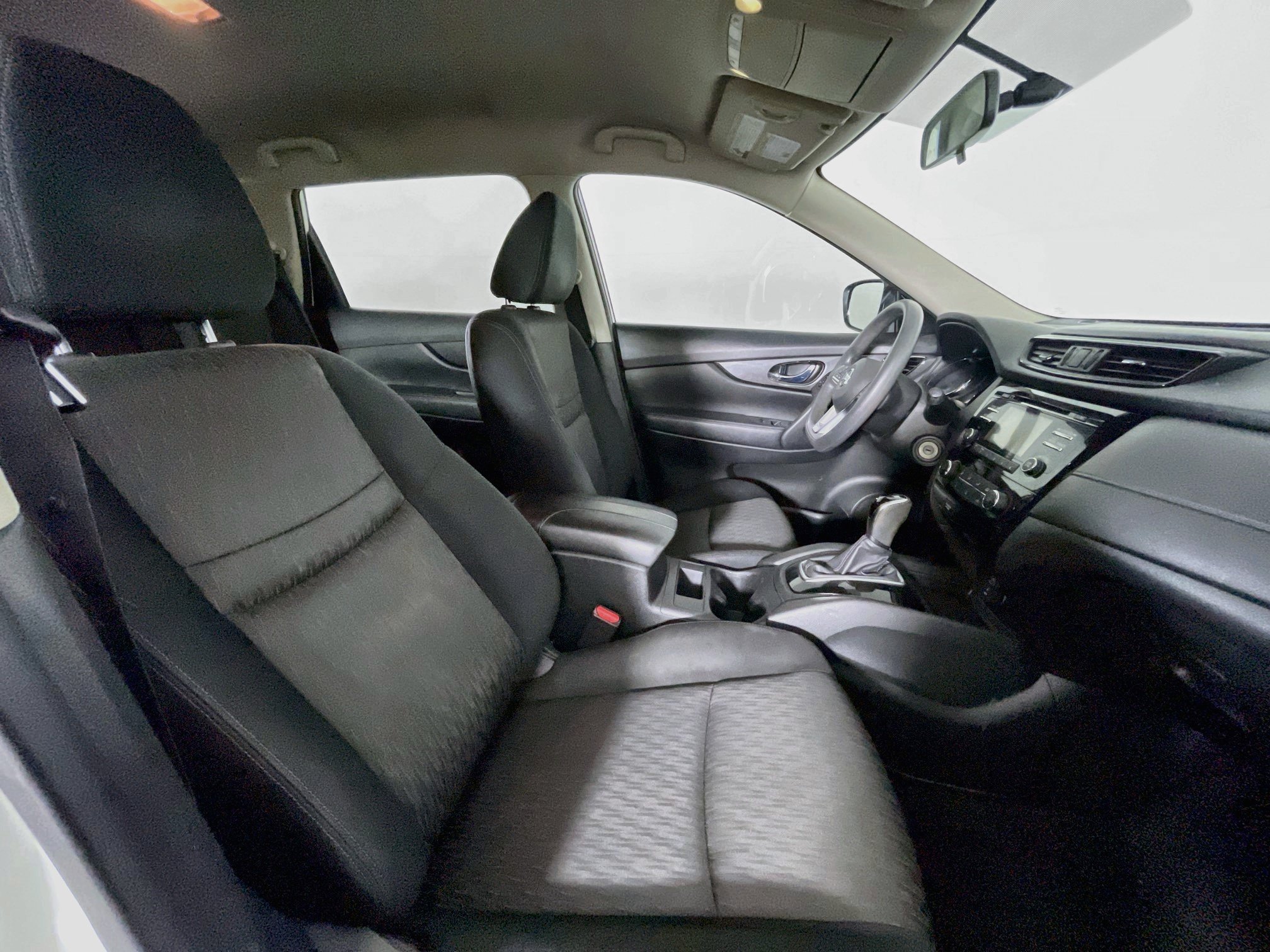 Used 2017 Nissan Rogue S FWD image 29