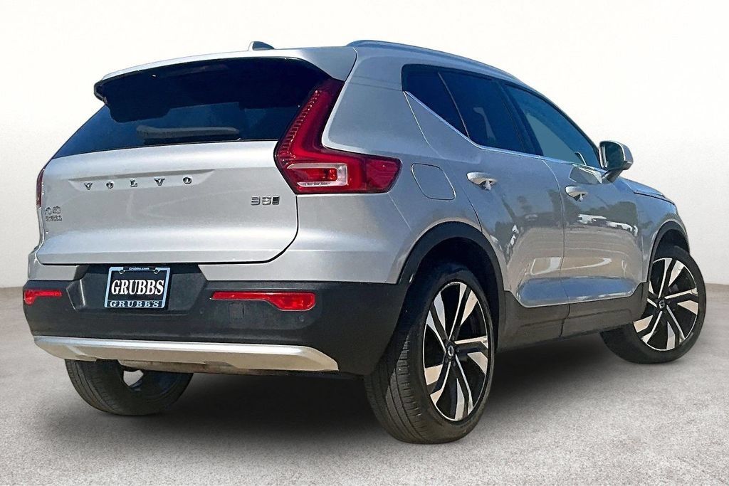 Certified 2024 Volvo XC40 B5 Plus w/ Protection Package Premier AWD/4WD image 2