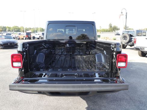 New 2025 Jeep Gladiator Sport image 9