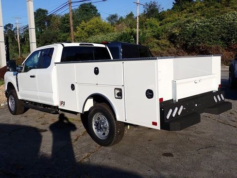 New 2025 Ford F350 XL w/ XL Chrome Package image 4