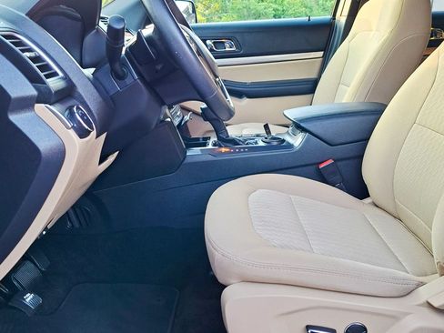 Used 2017 Ford Explorer FWD image 8
