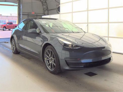 Used 2023 Tesla Model 3 Standard Range RWD image 4