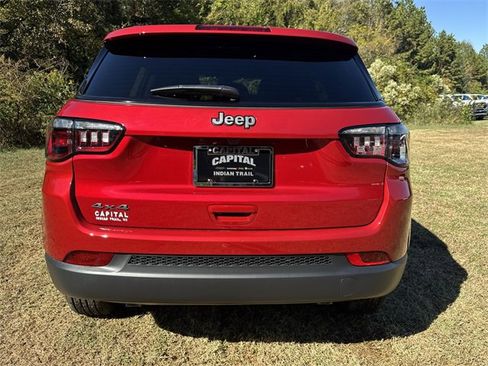 New 2026 Jeep Compass Latitude image 12