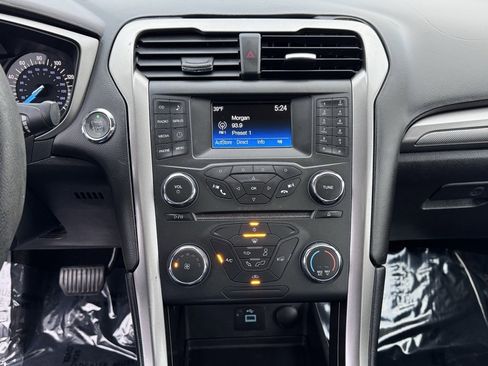 Used 2017 Ford Fusion SE image 21