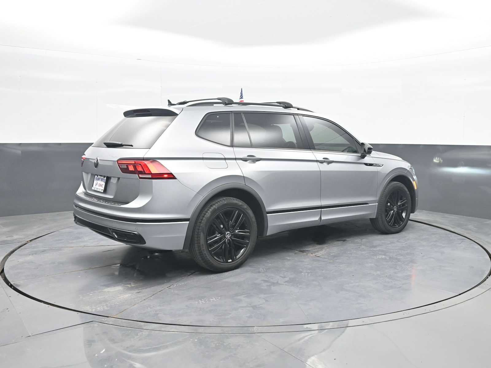 Used 2022 Volkswagen Tiguan SE R-Line AWD/4WD image 8