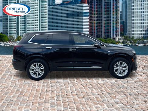 Used 2022 Cadillac XT6 Luxury FWD image 2