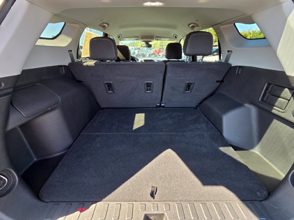 Used 2023 GMC Terrain SLE w/ Driver Convenience Package FWD image 32