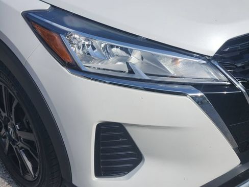 Used 2023 Nissan Kicks SV FWD image 9