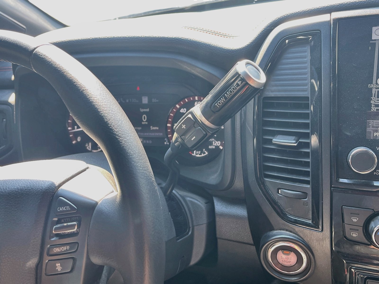 Used 2024 Nissan Titan PRO-4X w/ Pro-4x Convenience Package AWD/4WD image 17