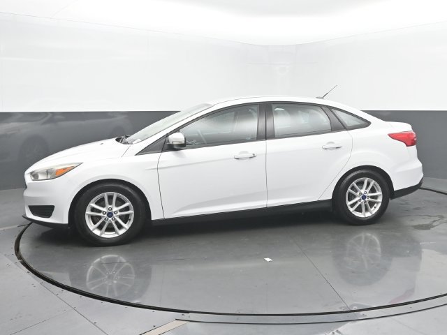 Used 2017 Ford Focus SE FWD image 2