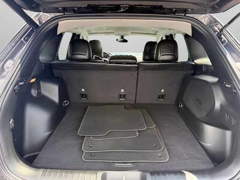 Used 2019 Jeep Cherokee Limited AWD/4WD image 11