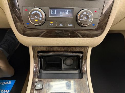 Used 2011 Cadillac DTS Luxury FWD image 26
