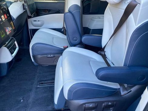 Used 2025 Kia Carnival SX Prestige FWD image 22
