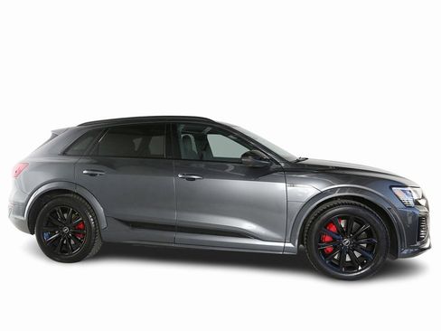 Used 2024 Audi Q8 e-tron Prestige image 11