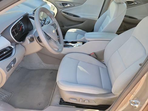 Used 2025 Chevrolet Malibu LT image 4