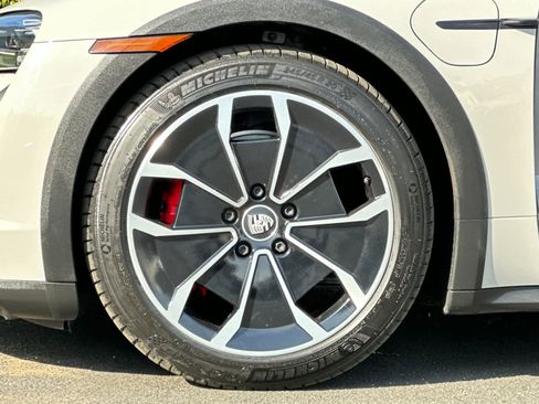 Used 2022 Porsche Taycan 4S image 30