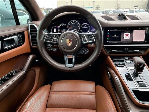Used 2023 Porsche Cayenne Turbo image 6