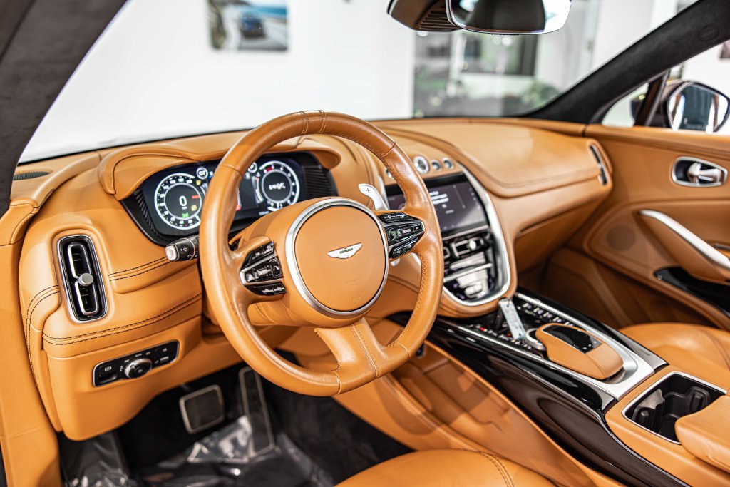 Used 2021 Aston Martin DBX AWD/4WD image 21