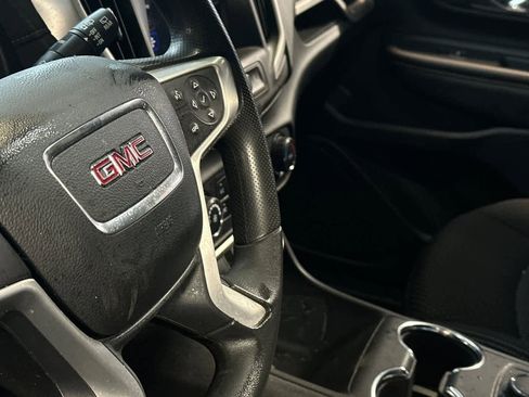 Used 2024 GMC Terrain SLE image 12