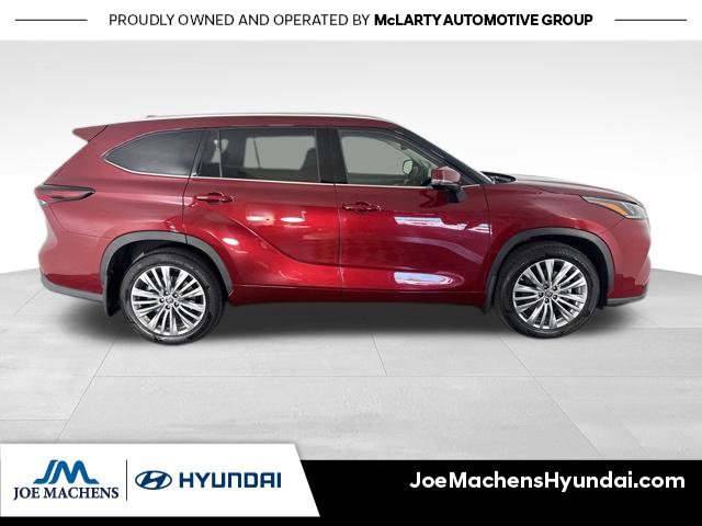 Used 2024 Toyota Highlander Platinum AWD/4WD image 4