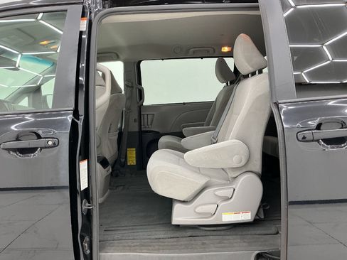 Used 2015 Toyota Sienna LE FWD image 20