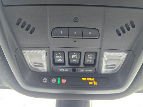 Used 2023 Buick Enclave Essence image 28