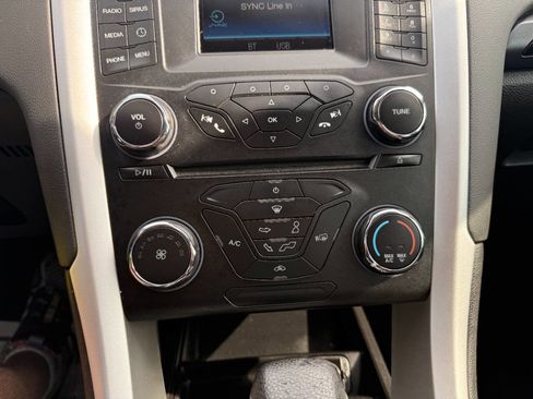 Used 2015 Ford Fusion SE w/ Equipment Group 201A FWD image 44
